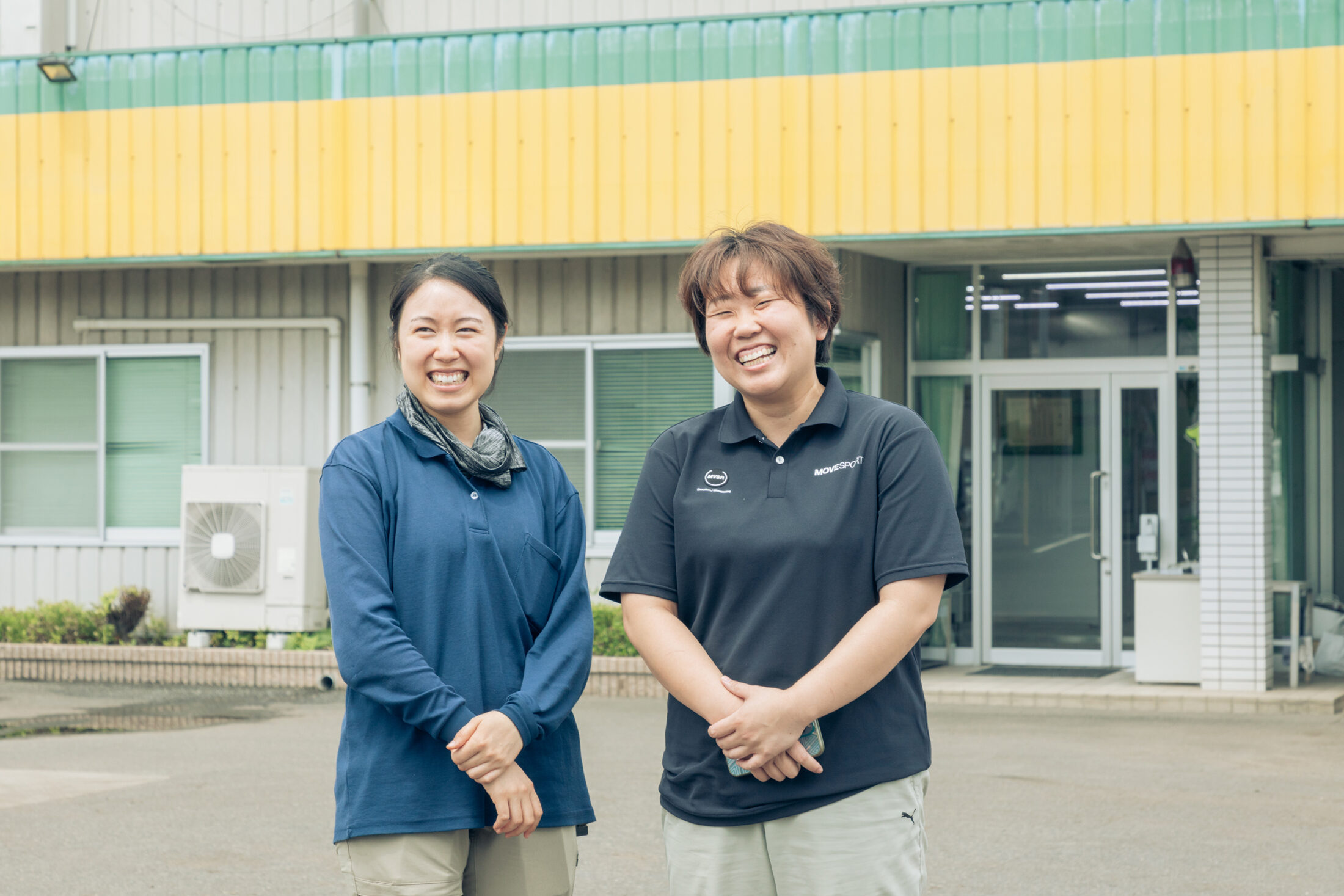 右はイシハラフーズ社長の石原祥子さん。「好奇心旺盛で新しいことに軽やかに挑戦していく社長の姿にいつも刺激をもらっています」と亀澤さん