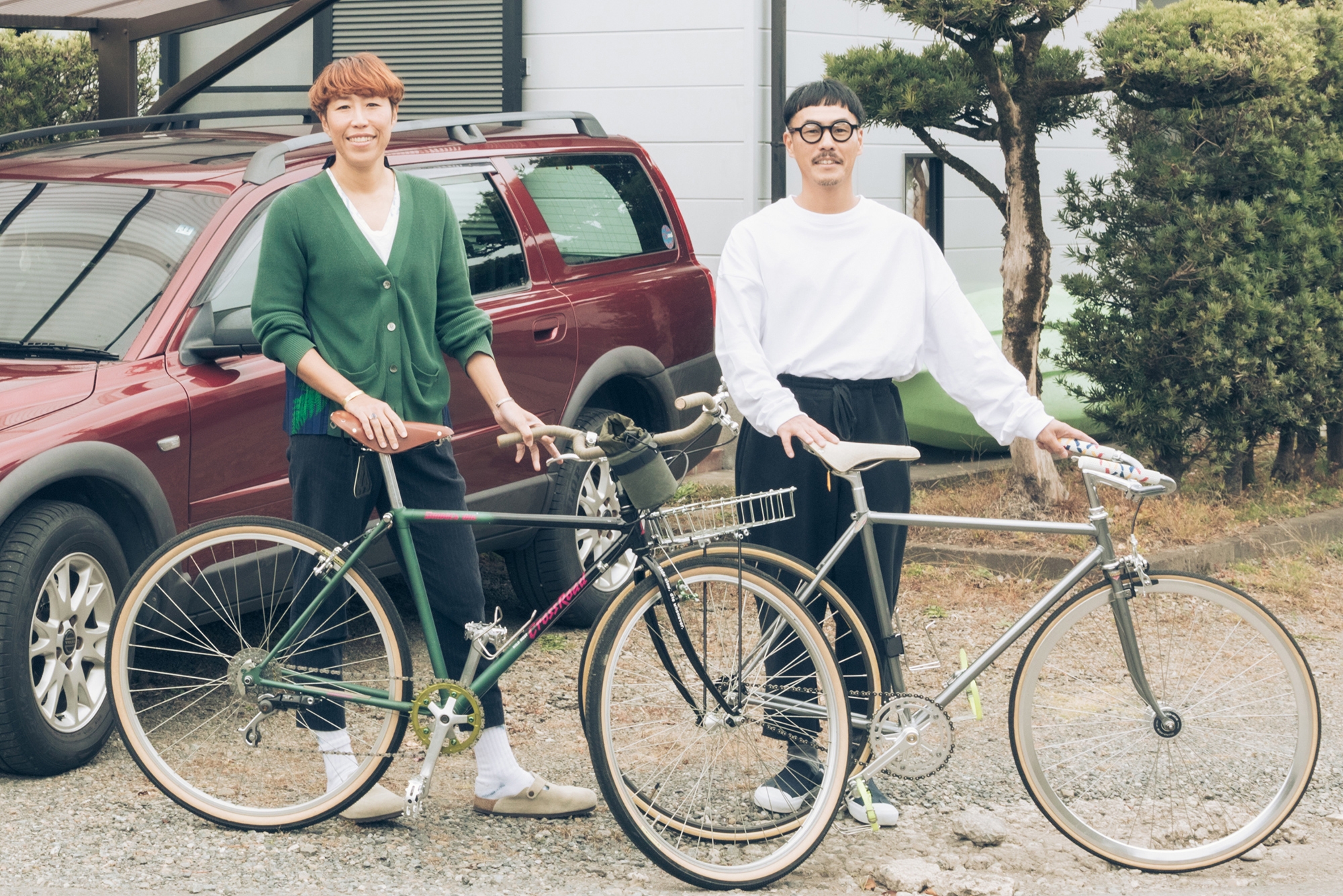 利彰さんが組み立てたオシャレな自転車で休日のサイクリングを楽しむ